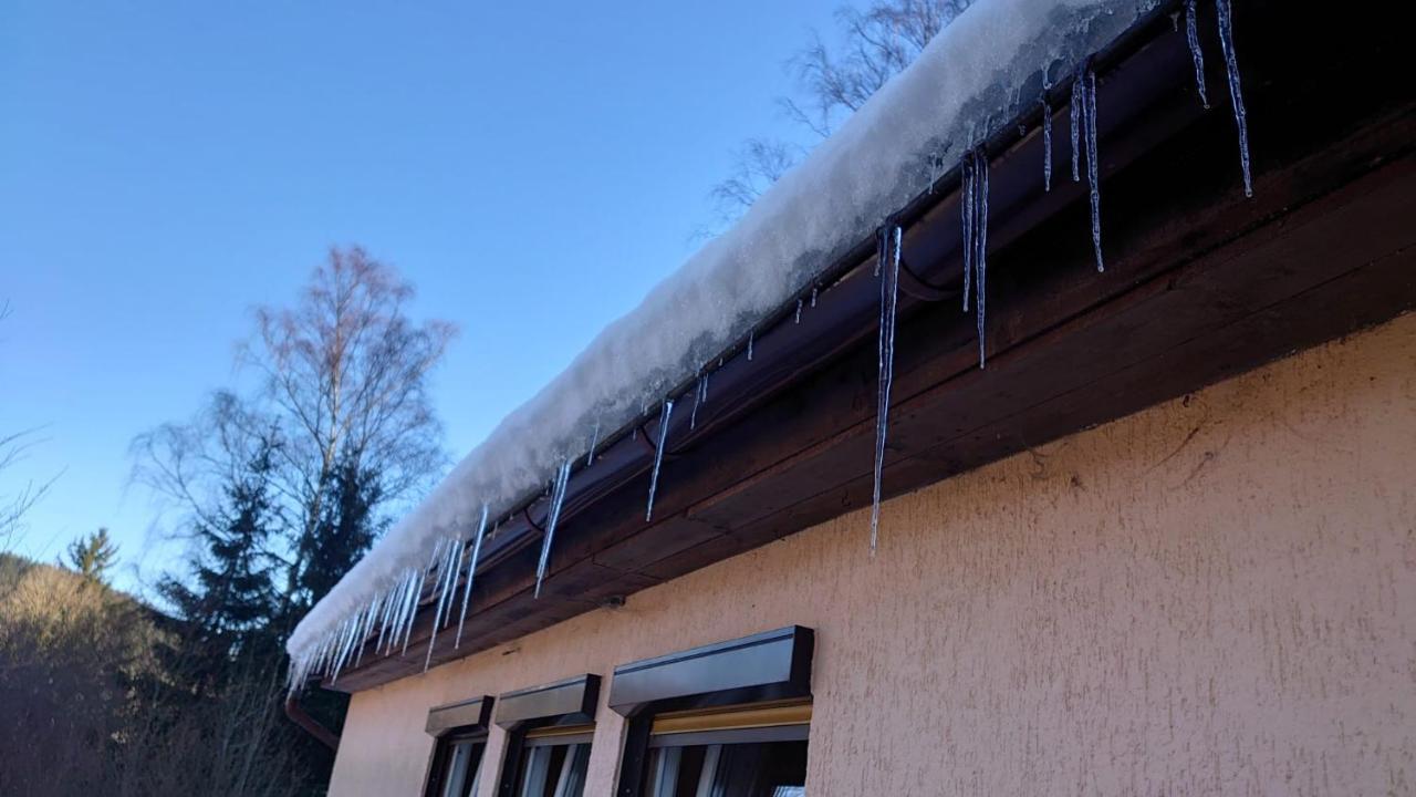 Ruhiges Ferienhaus Am Waldrand Mit Sauna Und Kamin - Hellaberg II Langenbach  Eksteriør bilde